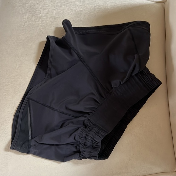 Lululemon black hotty hot shorts. Excellent used condition - Picture 8 of 8